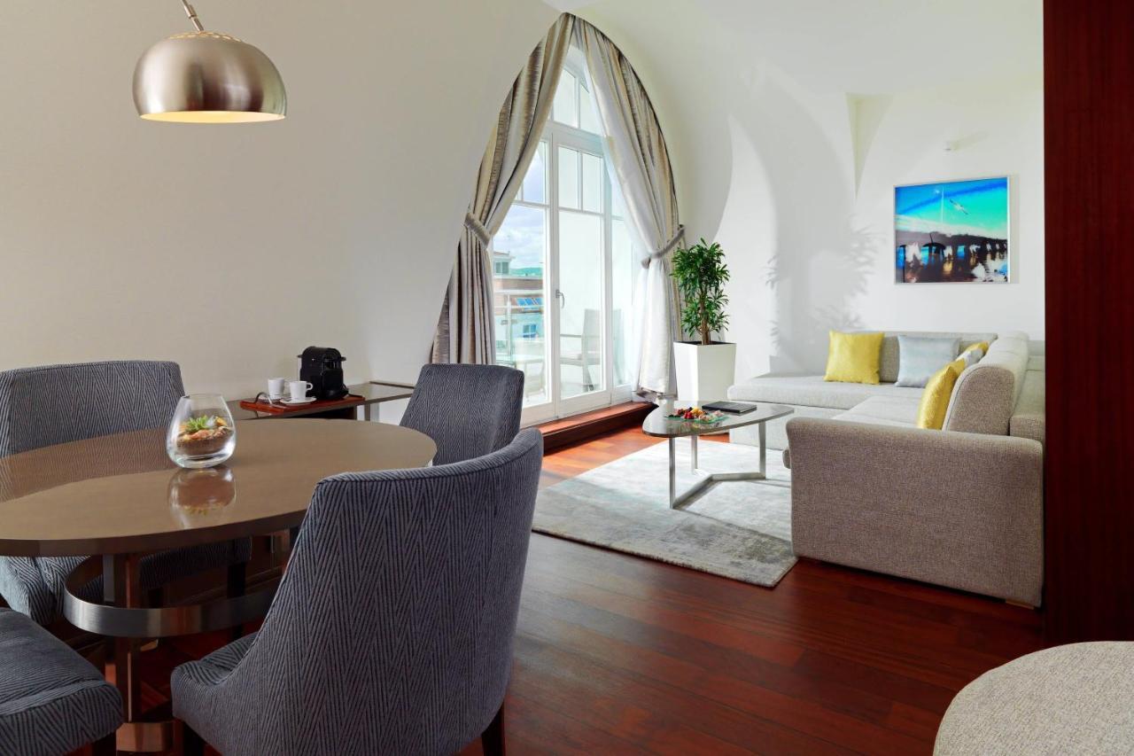 Sheraton Sopot Hotel Dış mekan fotoğraf A staged living room