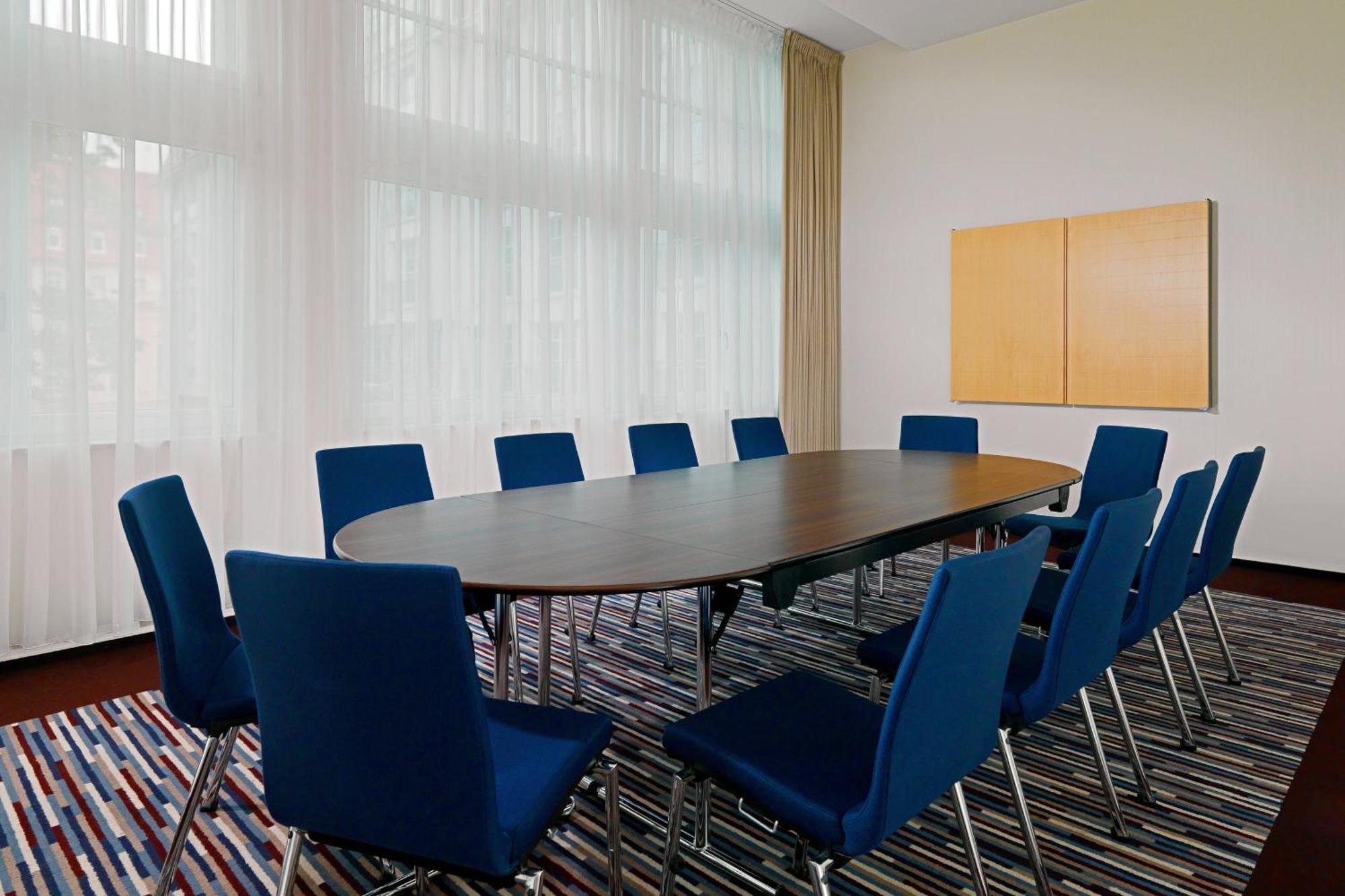 Sheraton Sopot Hotel Dış mekan fotoğraf A typical boardroom