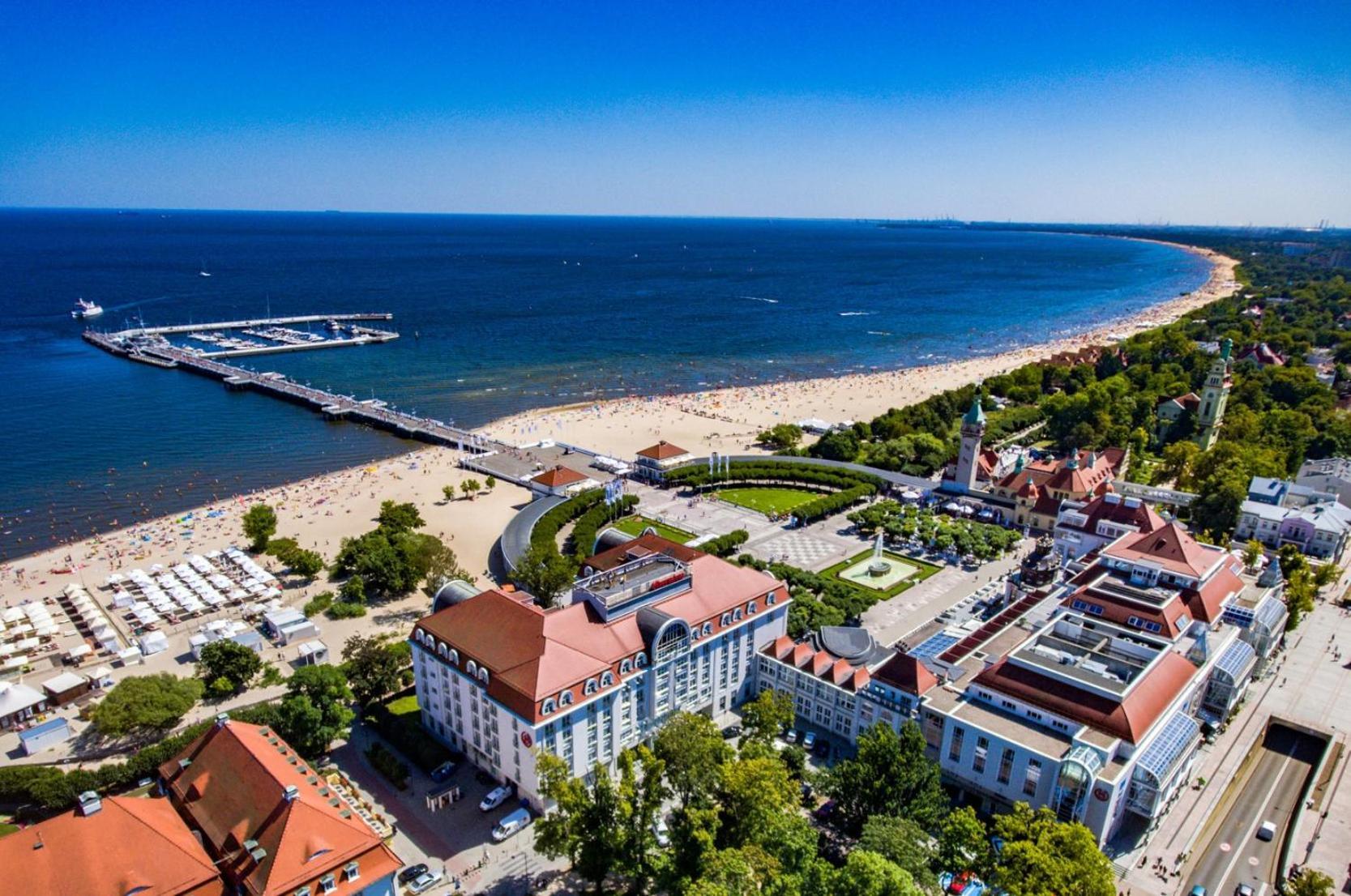 Sheraton Sopot Hotel Dış mekan fotoğraf Aerial view of the Baltic Sea at Pärnu, Estonia
